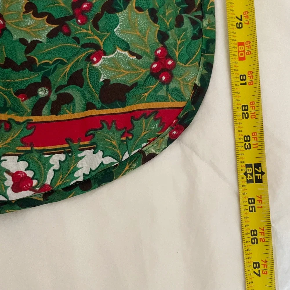 Quilted Christmas Coverlet Size Queen Santa Block Print Holly Reversible 96x84le
